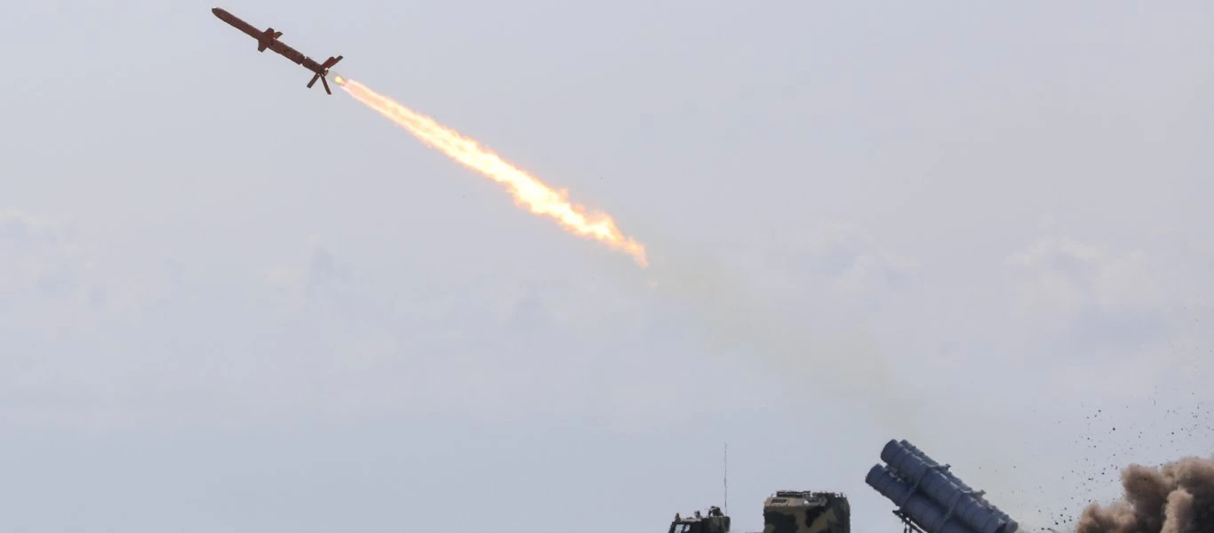 Ουκρανία: Ολοκληρώθηκαν οι δοκιμές του αντιπλοϊκού βλήματος R-360MC 